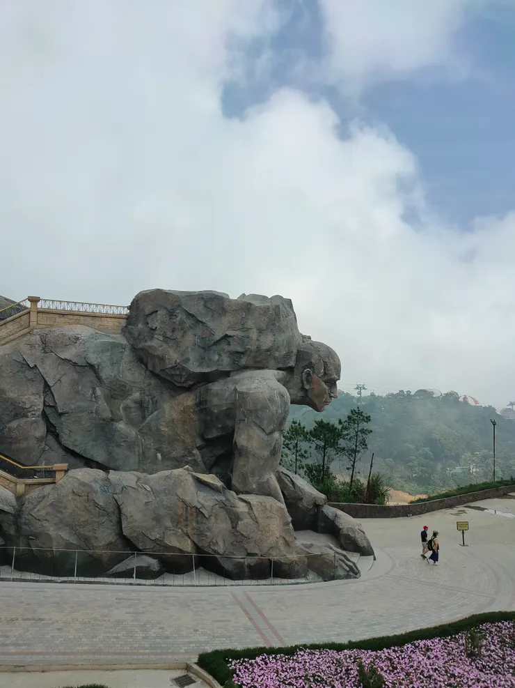 我們找了很久才找到他