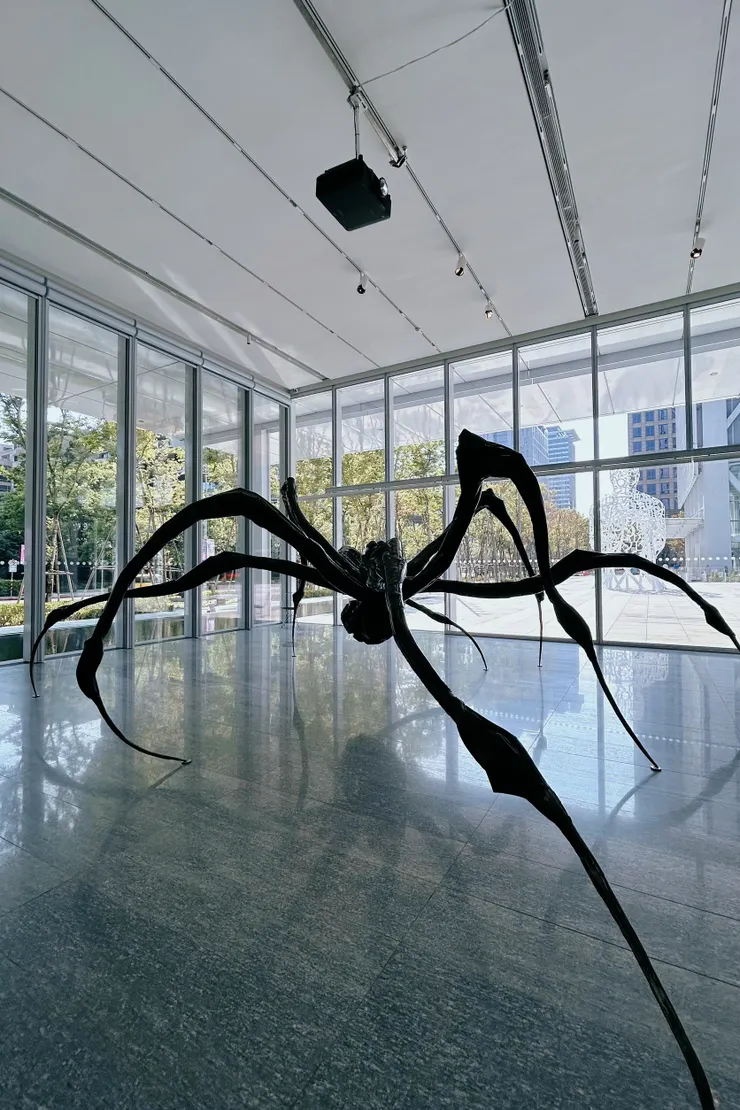 路易絲・布爾喬亞《蹲伏的蜘蛛》