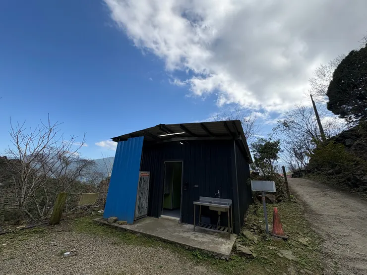 B、Ｃ兩區共用的洗手間、盥洗室。