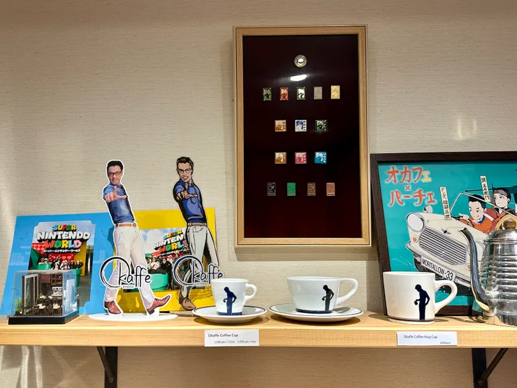 Okaffe Kyoto店內擺設很多岡田先生人形周邊商品