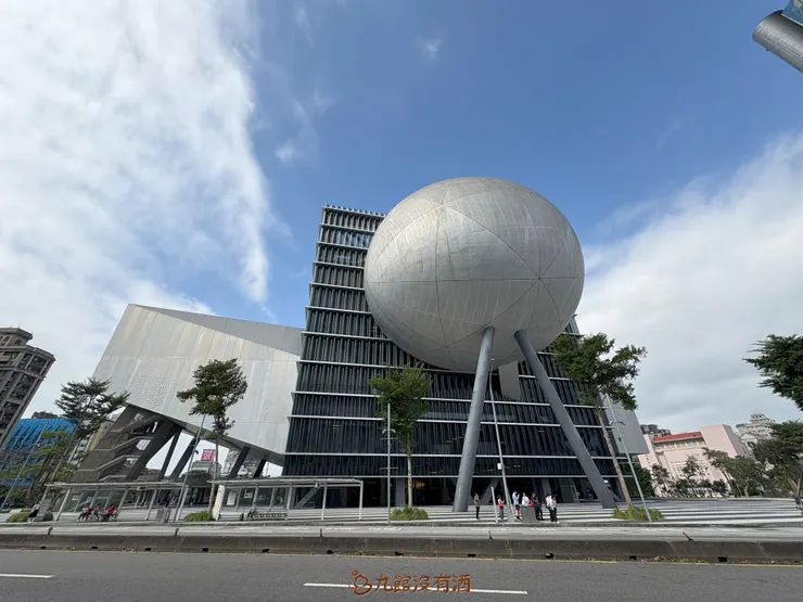 百頁、米血和貢丸,沒有賣滷味的臺北表演藝術中心。