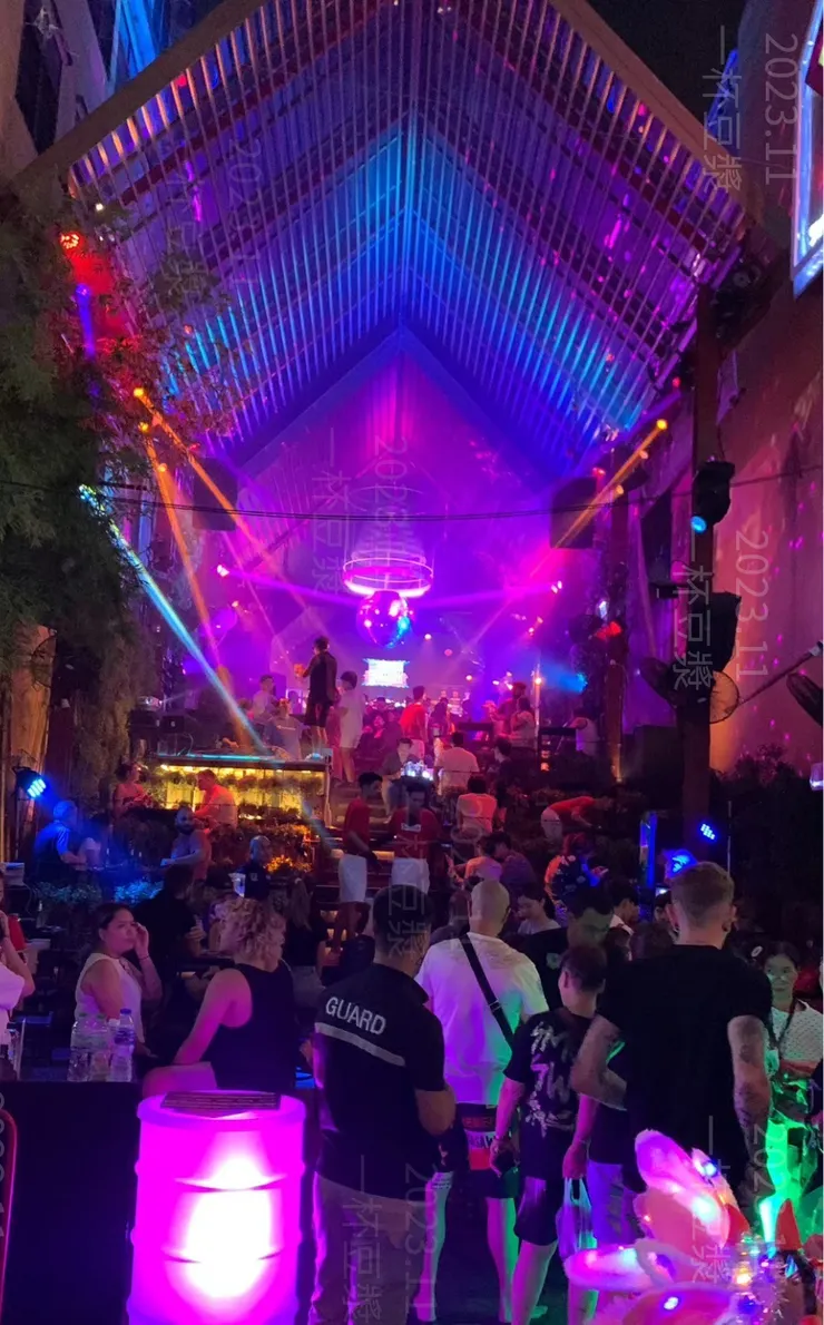 考山俱樂部五光十色