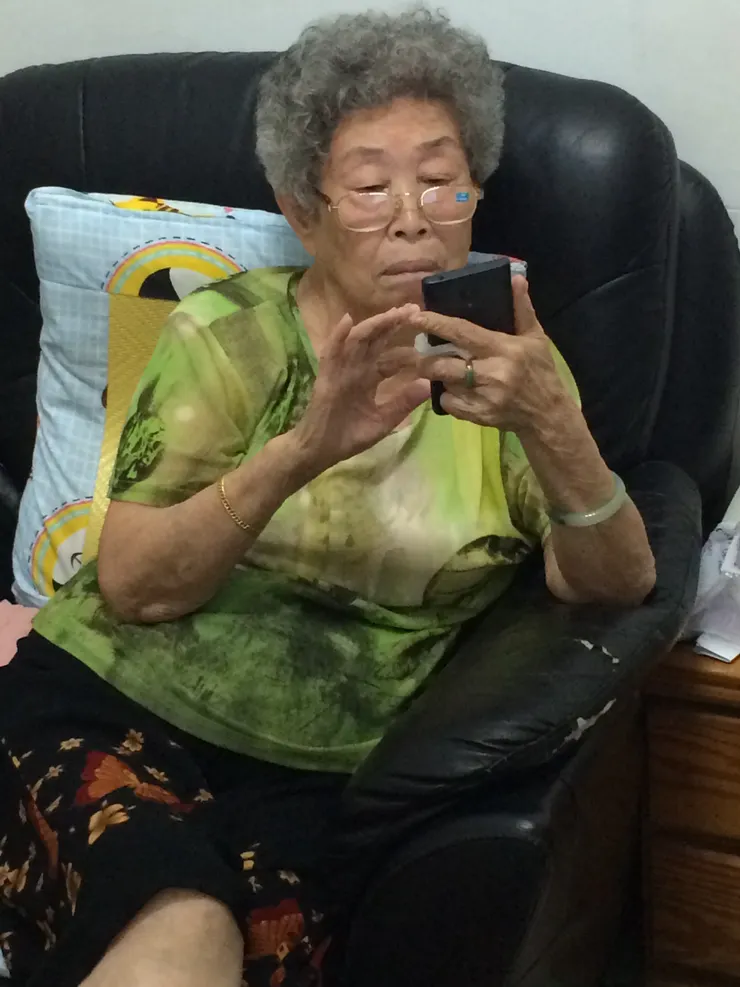 80幾歲開始學用智慧型手機