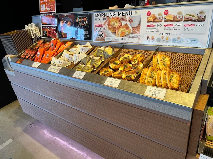 麵包品項有日、英文和單點價錢可以看