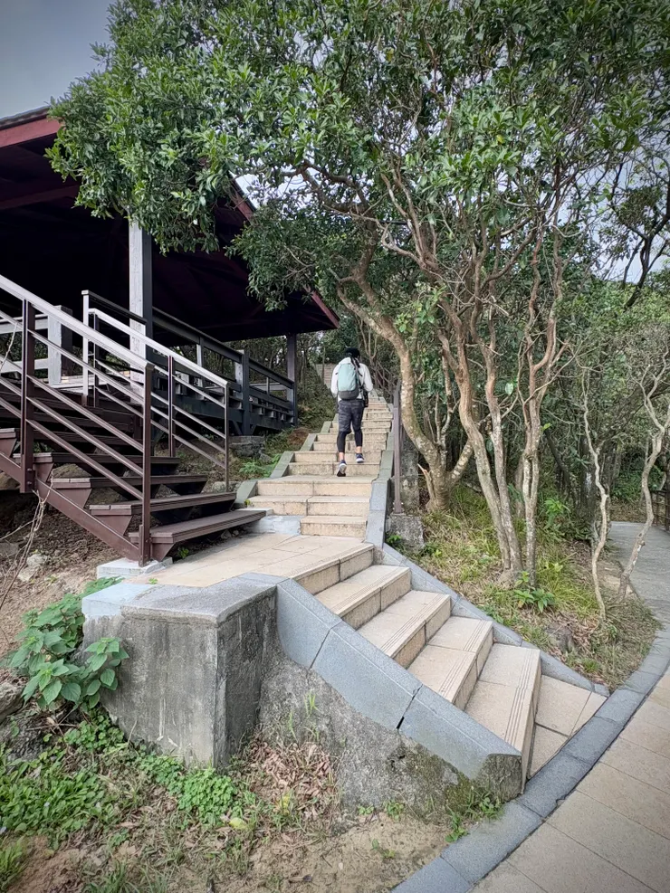 環湖步道左接環山步道，往老鷹尖