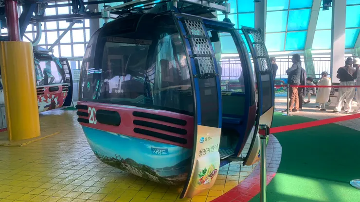 享受了一段很長的纜車之旅。