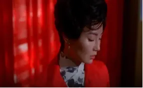 蘇麗珍在跟周慕雲告別，說下次來再來看他，可以帶吃的來。但最後又補一句，我們並不會像出軌的另一半一樣的。