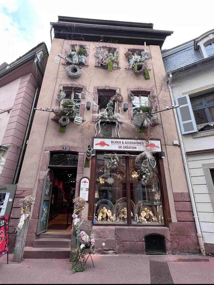 珠寶店把門面設計的很可愛