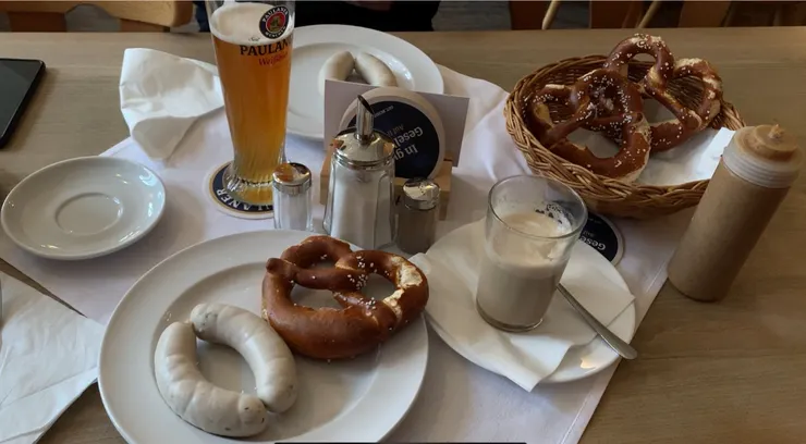 傳統的巴伐利亞早餐組合