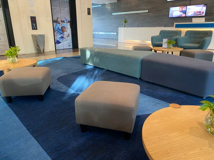 正要步出飯店大廳，櫃檯人員叫我：see you next time