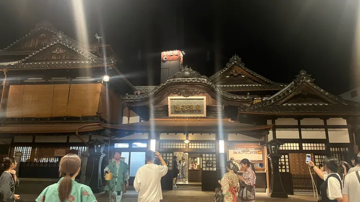 尤其天黑來拍更有電影感。