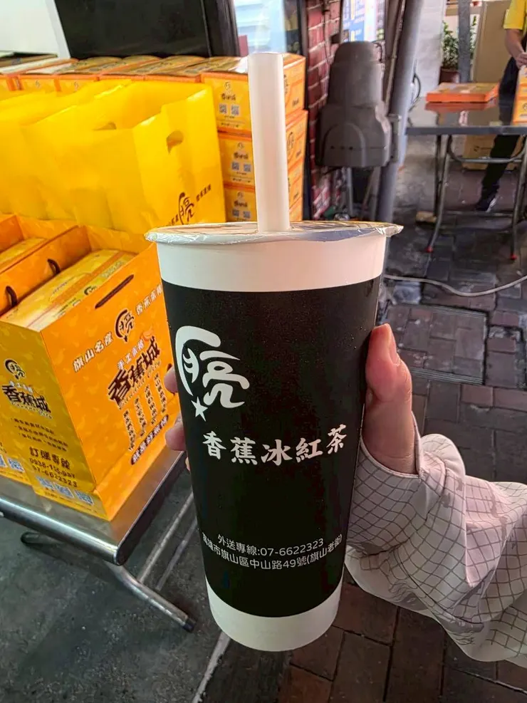 看大家都點紅茶系列，不過我點可樂XD，喝起來超讚，香蕉香氣配上可樂，無敵!