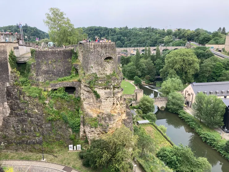 在地下要塞出口所見的風景