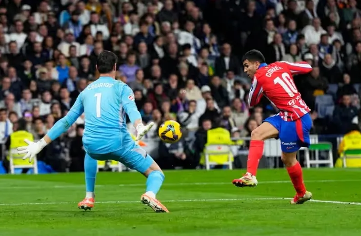 古圖爾斯救出安祖哥利亞單刀射門