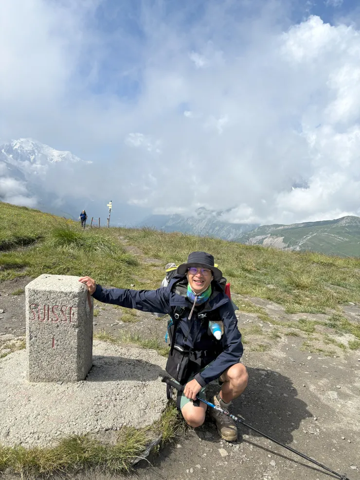 瑞法交界Col de Balme (2191 m)，左後方的山就是白朗峰