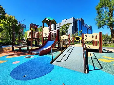 [新北旅遊]裕隆城認養綠湖公園，唯美、生態 、綠意、曬小孩的