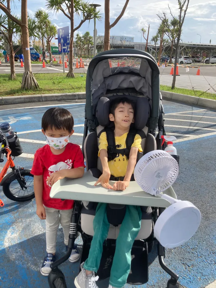 台中港三井Outlet停車腹地頗大。