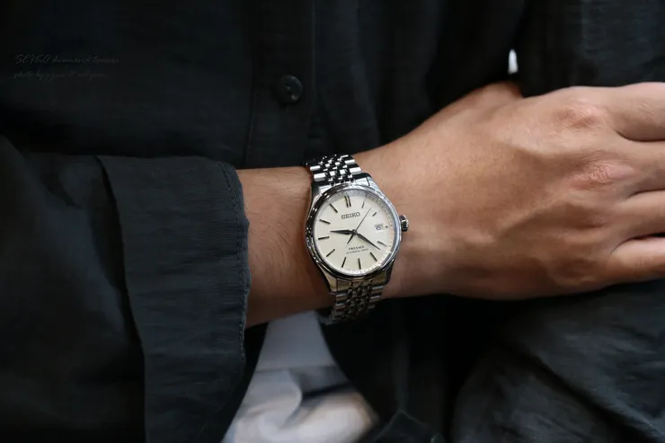 Seiko Presage經典系列，型號 SPB463J1 素色(Shiro-iro) 為未漂白的天然織物顏色