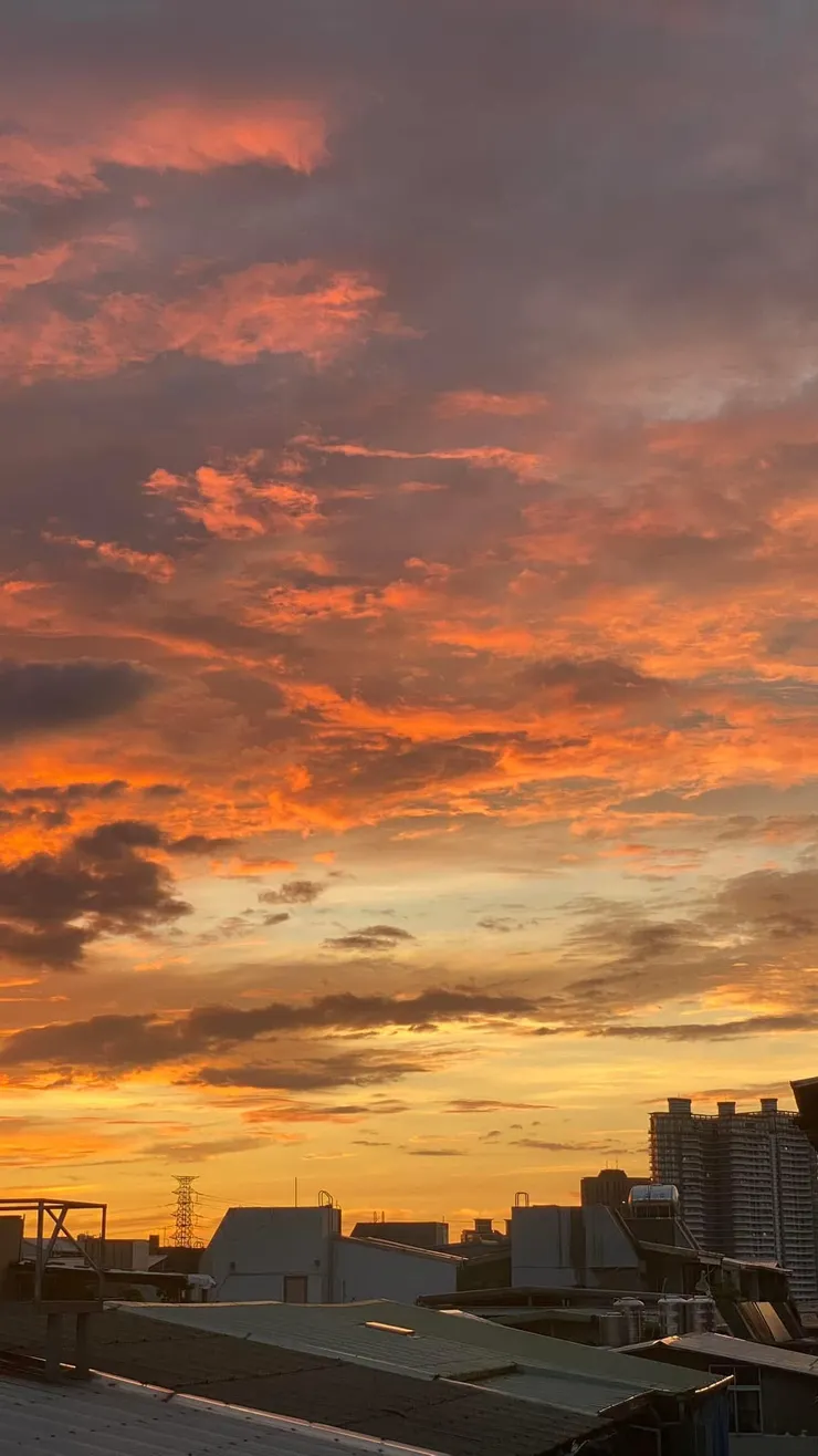 那日屋頂上的夕陽