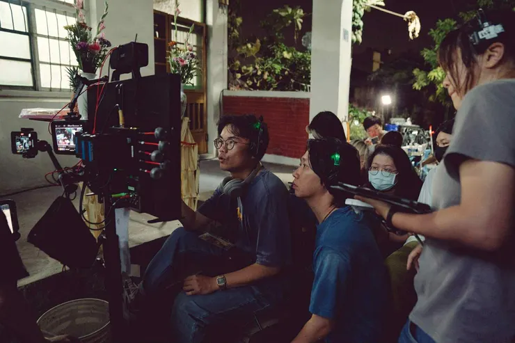 拍電影有時候也是一種圍爐。/影像提供:潘客印
