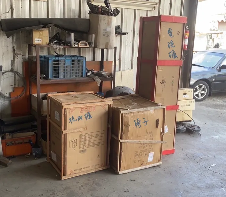 商品運送尚未拆木架狀態