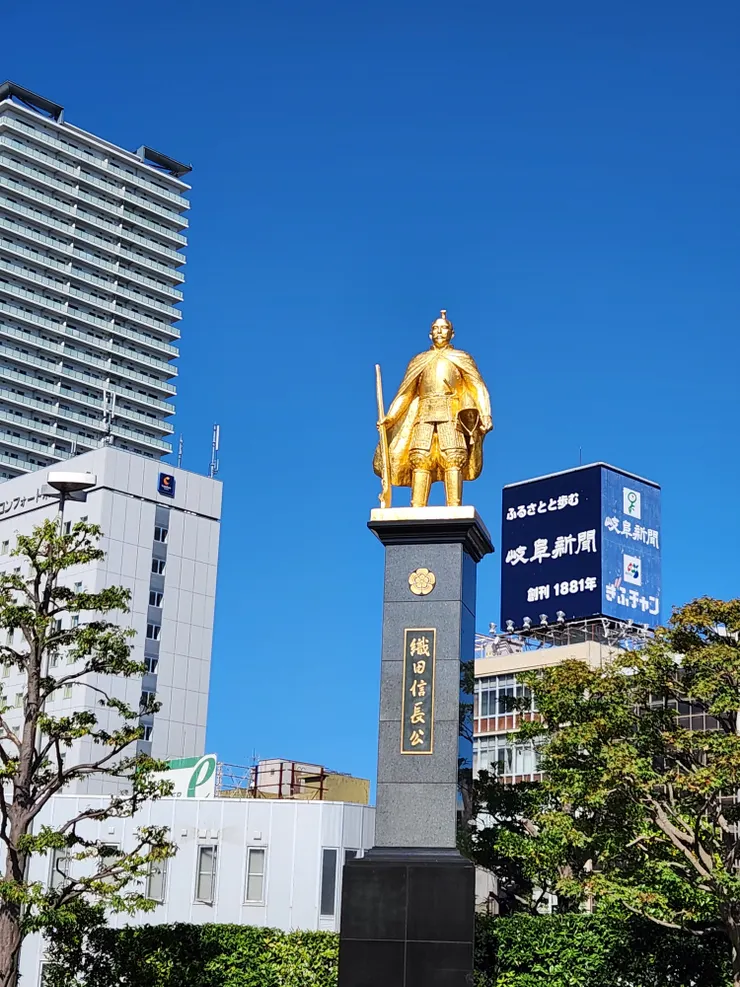 車站前織田信長雕像
