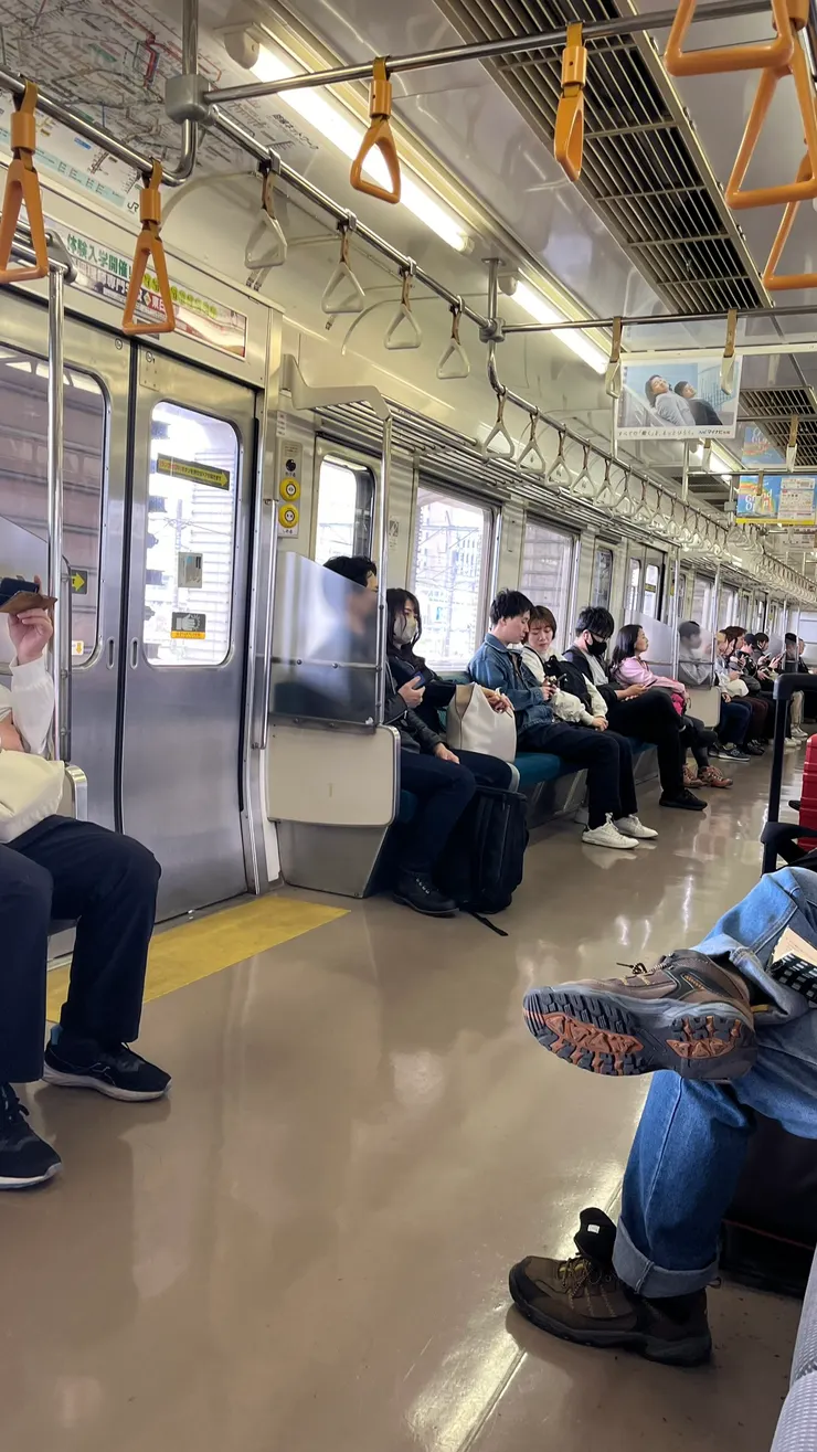 大家都是有位子坐的。