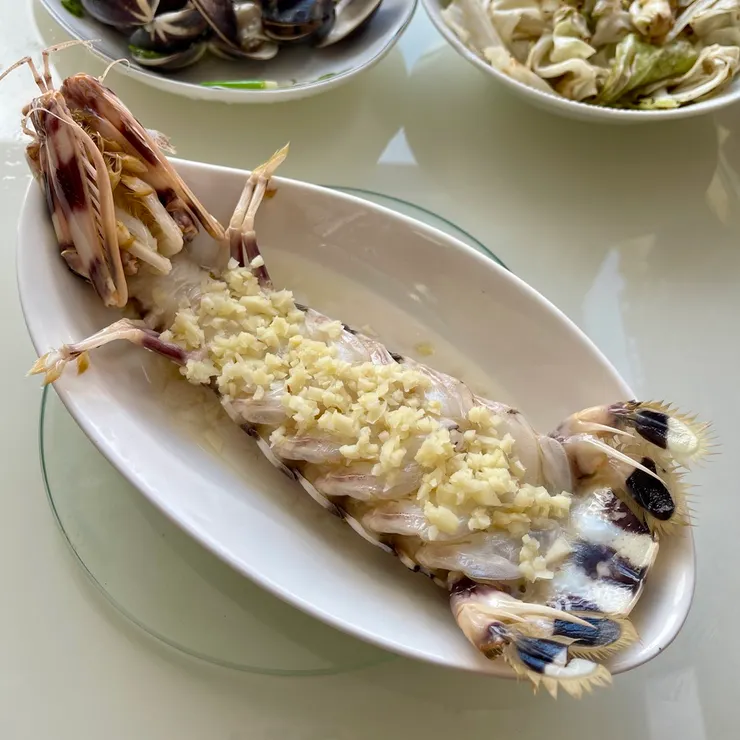 比較困難的是牠的體長…不是很好找到合適的電鍋蒸