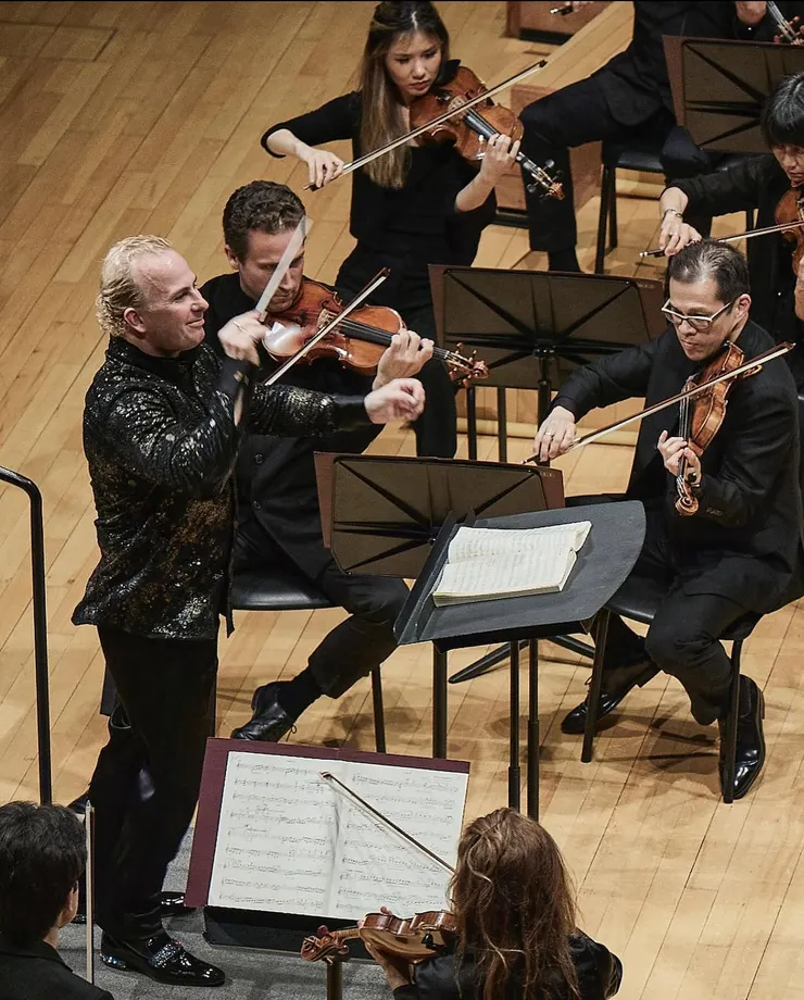 亞尼克帶領紐約大都會歌劇院管弦樂團開啟2024亞洲巡演，樂團也將首度來台演出。圖為韓國演出現場。（Latte music house提供）