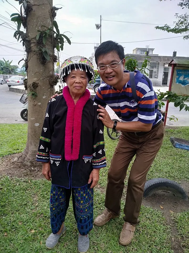 左為曾是娃娃兵的阿嬤。台灣的那些雞毛蒜皮 攝