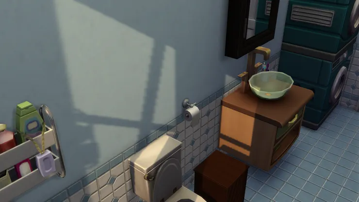 陽光映照在馬桶上。