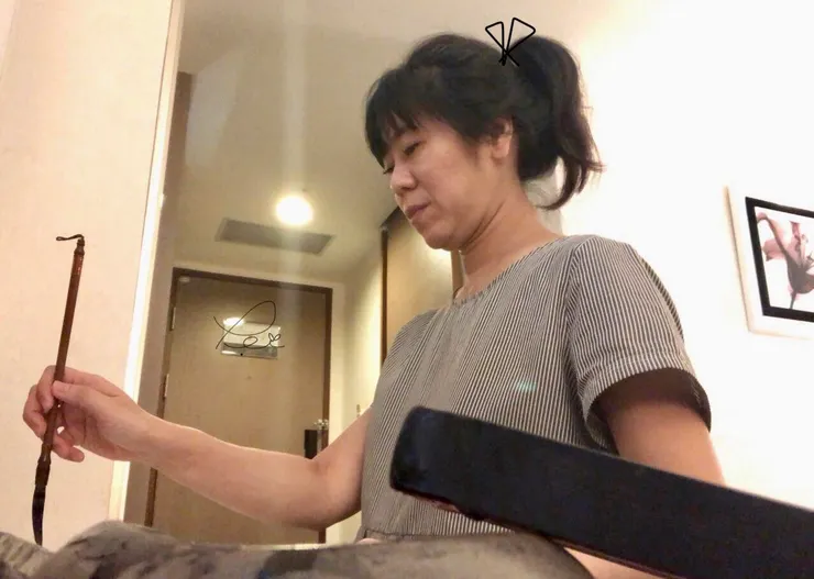 圖02 疫情期間在飯店書寫心經書法