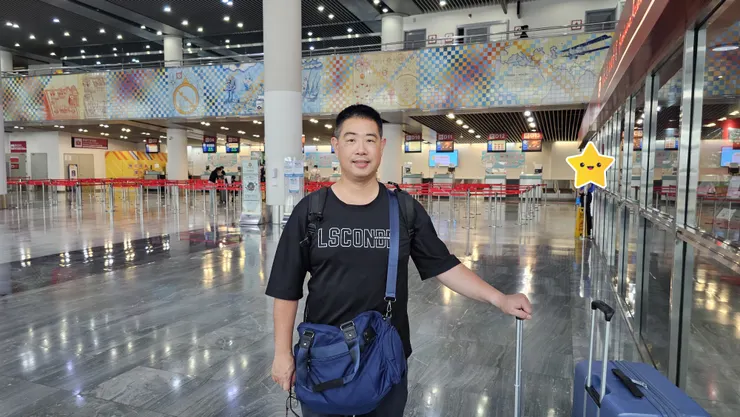 我在澳門國際機場的出境報到大廳!