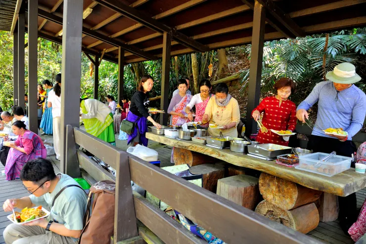 【享用完吉祥的靈性素食後就開始】