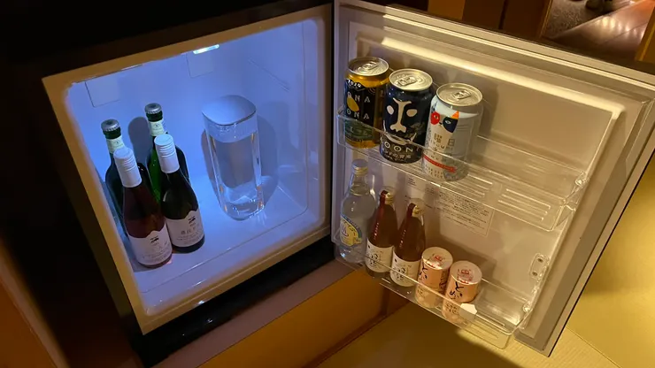 汽水500元、啤酒1罐400元。