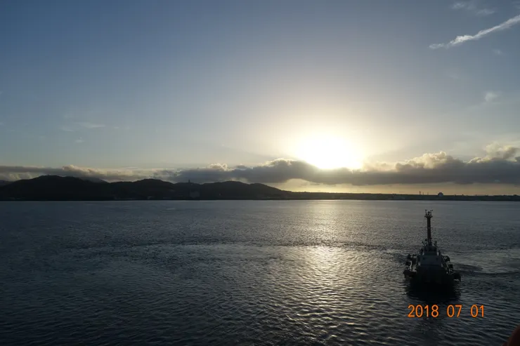 這是盛世公主號的當年航行時(應該是她的首航年)，我在船上拍的相片，一張相片便可見晨曦之美