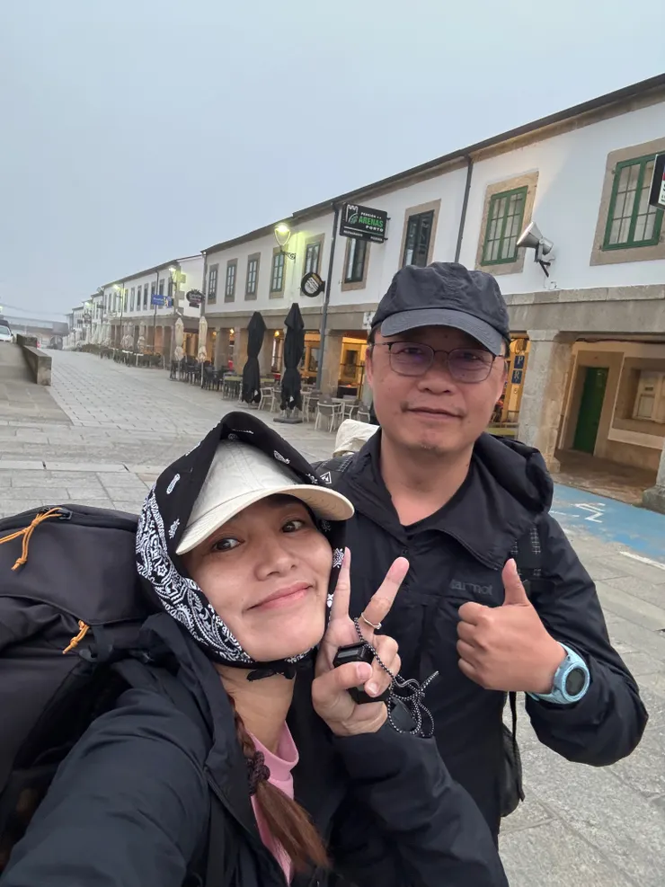 後面就是波爾多馬林的主要街道，黑綠色的扛棒是我們昨晚住的hotel。