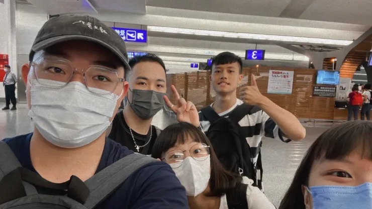 登機完了（條紋那個是護理系大二升大三的）