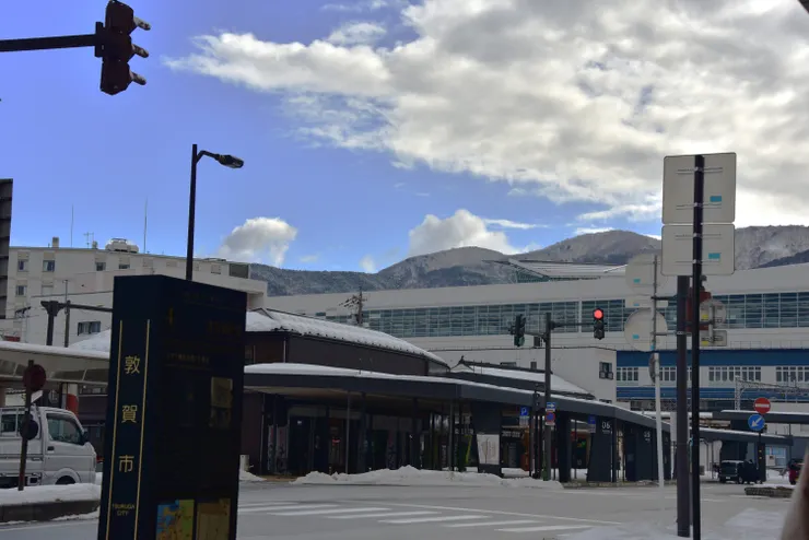 後方的大建築便是敦賀大要塞