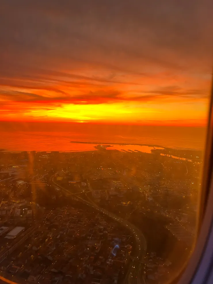 即將降落葡萄牙波多的飛機窗景，突然理解大航海時代，人們對於探索未知世界趨之若鶩的渴望