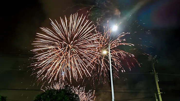 放一張慶賀的煙火