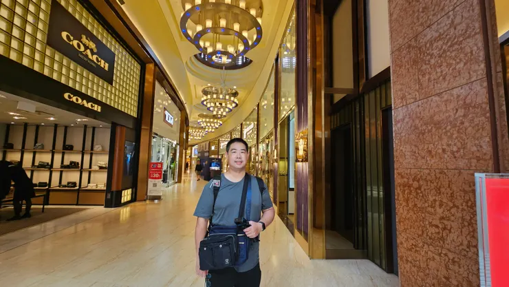 這是新加坡聖淘沙某飯店的精品大街!但是我對精品和名牌真的沒興趣!