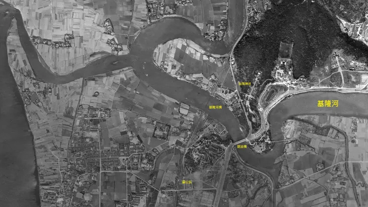 圓山周邊有公園及臺灣神社，為日本統治初期臺北重要的休憩與宗教據點（圖片來源：台灣百年歷史地圖─美軍航照影像(1945/4/1攝)）