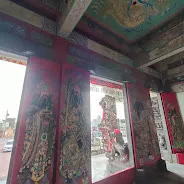 莊嚴肅穆的彩繪門神（圖片截圖於網路）