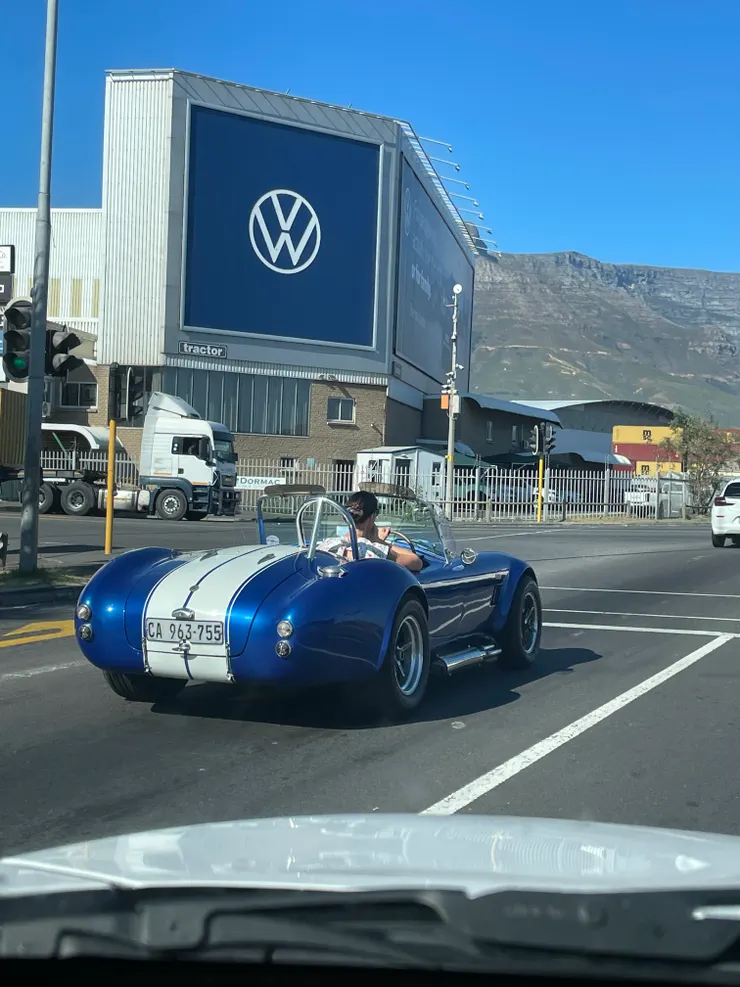 高速公路 (塞車問題是常態)