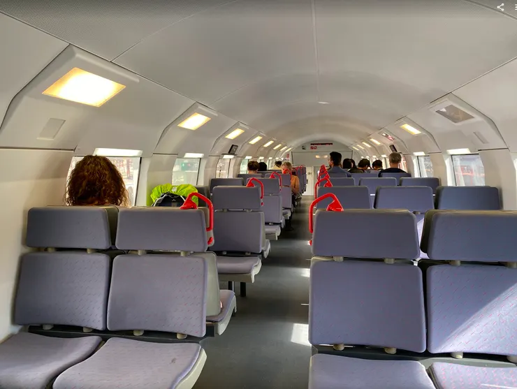 回機場時搭到雙層城際火車