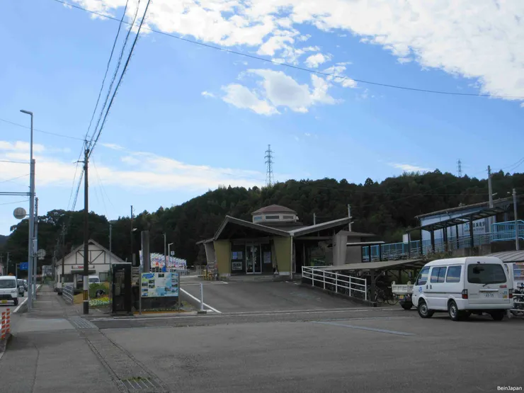 遠遠看到阿波海南DMV車站