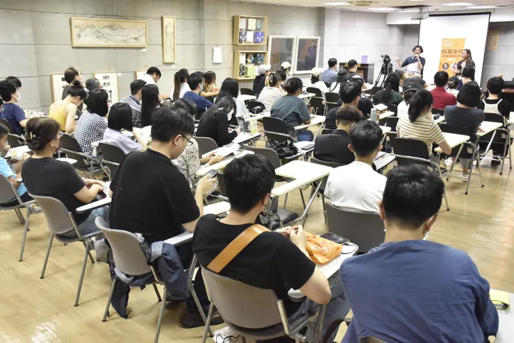 許多讀者前來參加