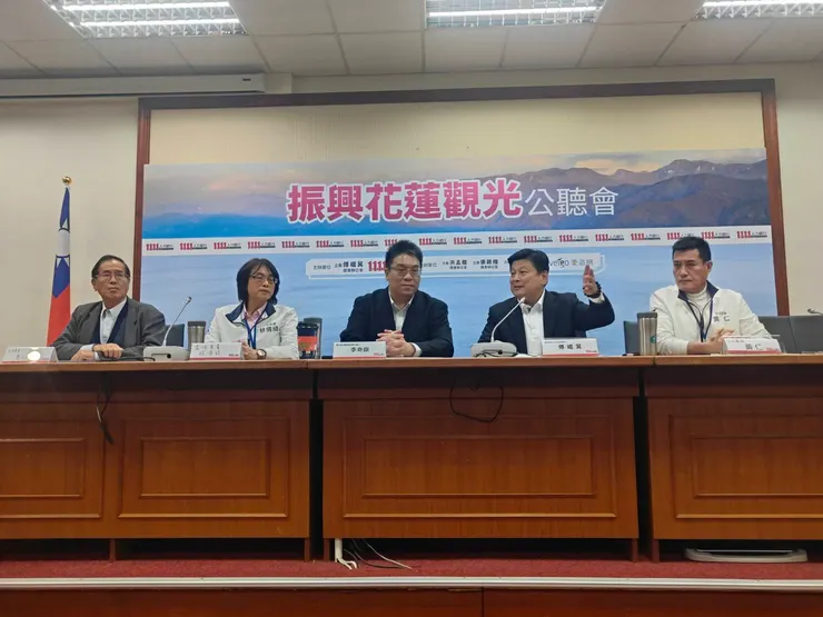 ▲1111人力銀行與國民黨立委傅崐萁等立委，共同關心花蓮觀光旅遊的問題，召開公聽會提解方。 （圖／1111人力銀行提供）