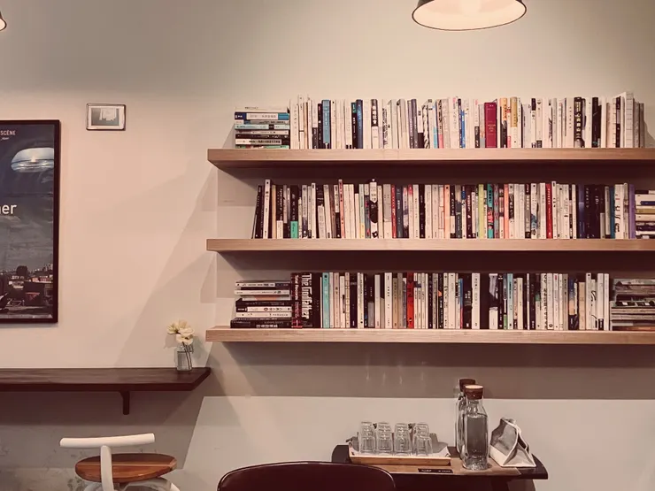 滿滿的書，挑一本度過周末吧